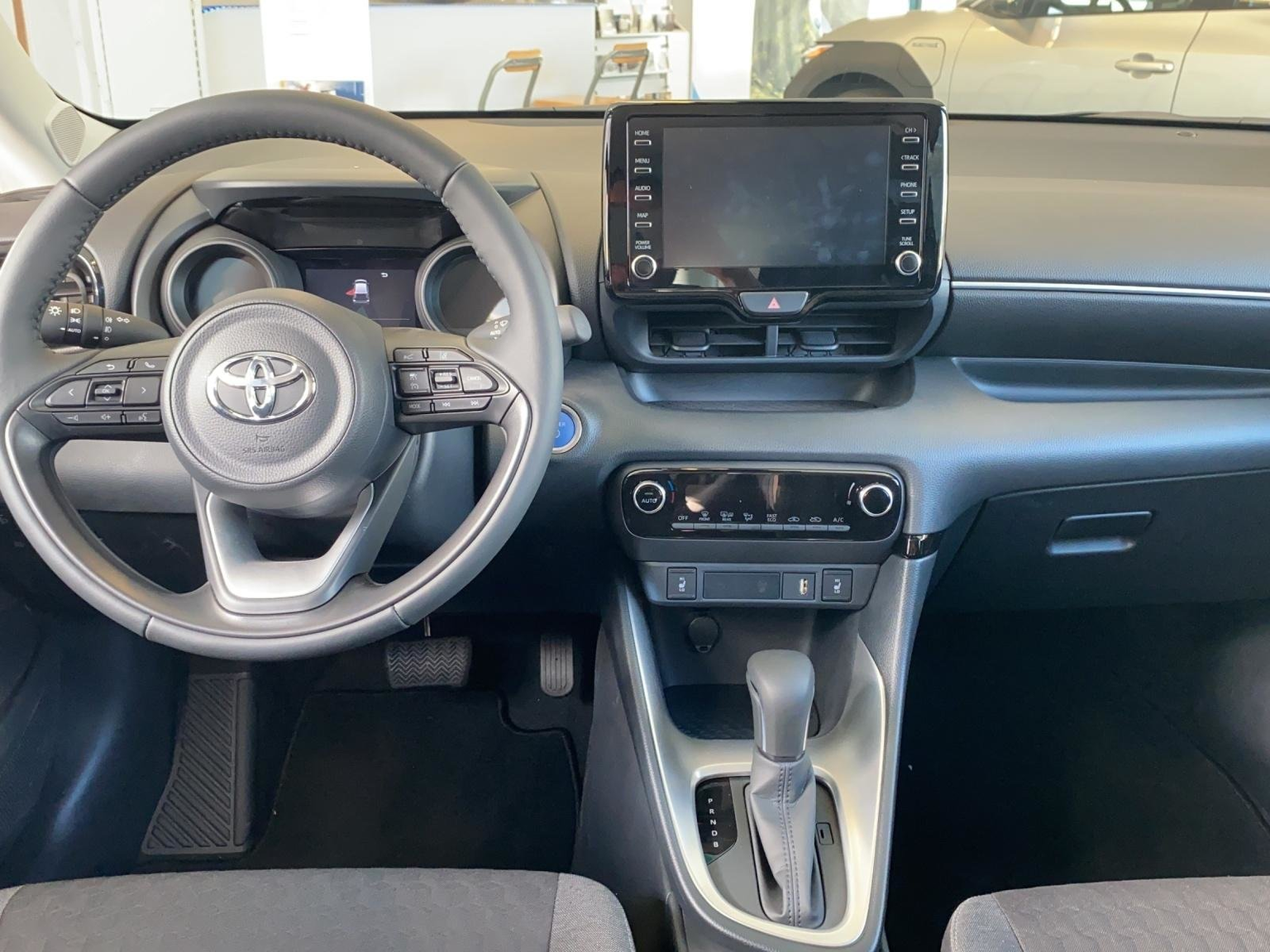 TOYOTA Yaris 1.5 VVT-i HSD Trend