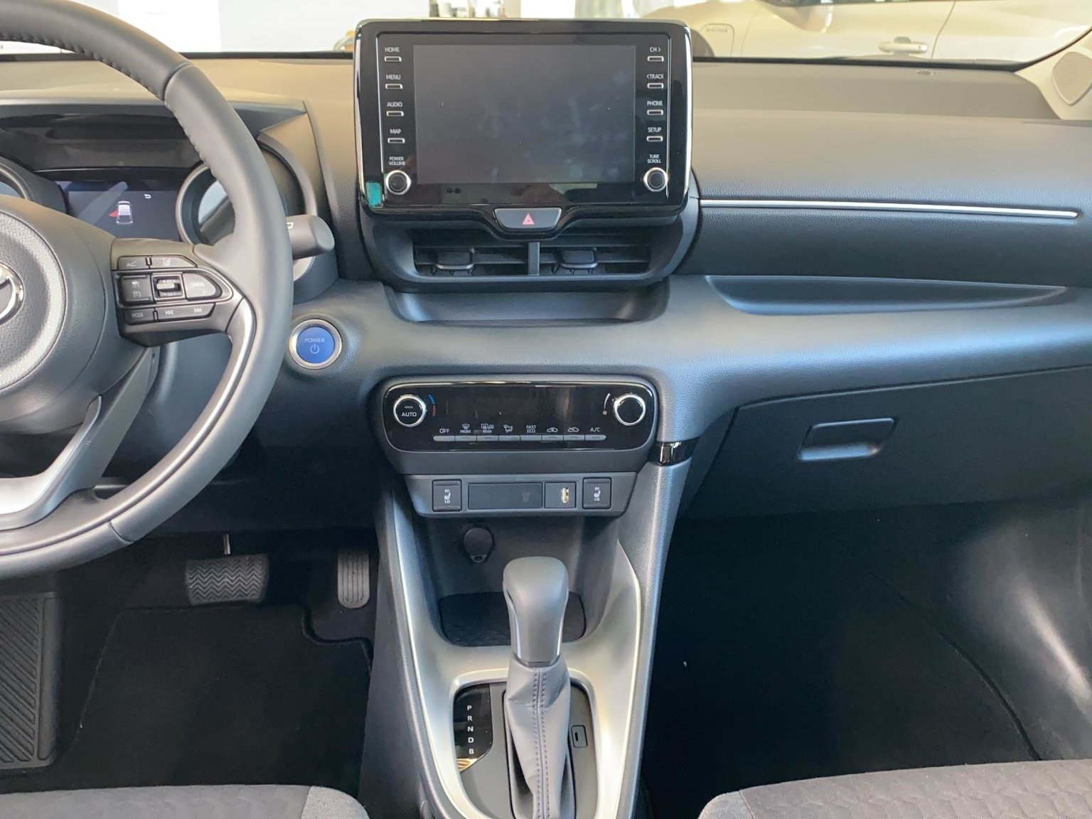 TOYOTA Yaris 1.5 VVT-i HSD Trend