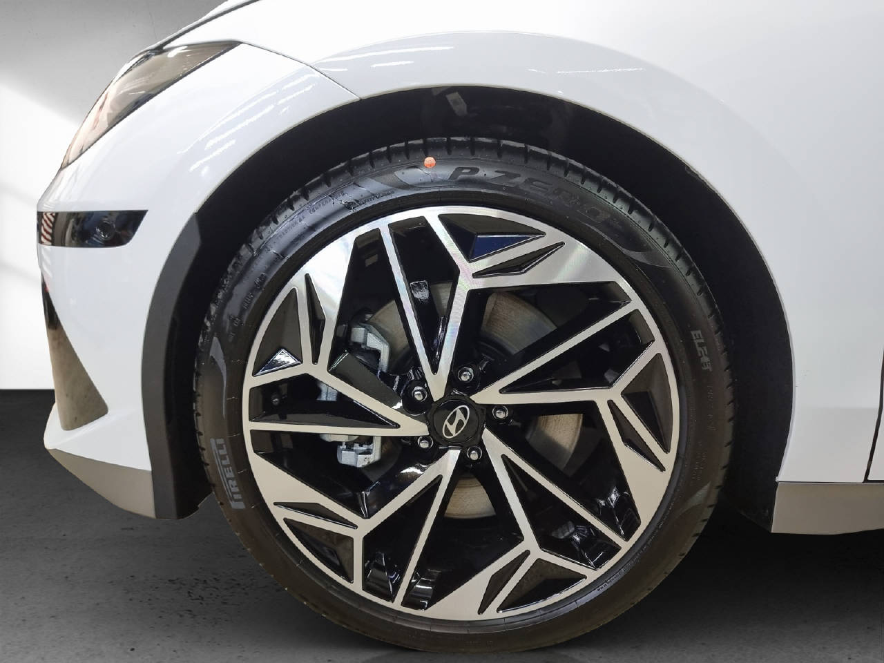 HYUNDAI Ioniq 6 Launch Edition 4WD 20"