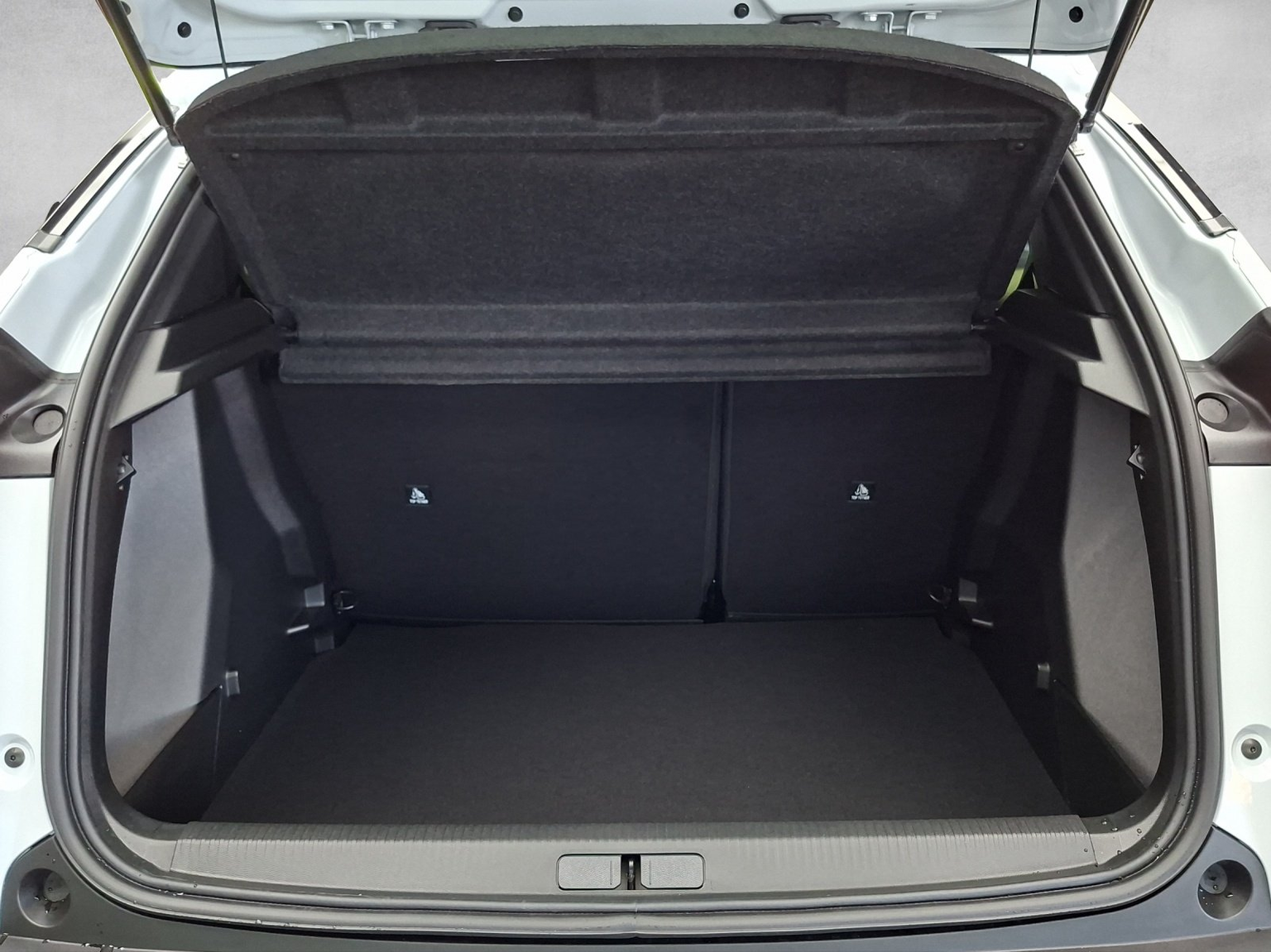 PEUGEOT 2008 1.2 Hybrid Allure