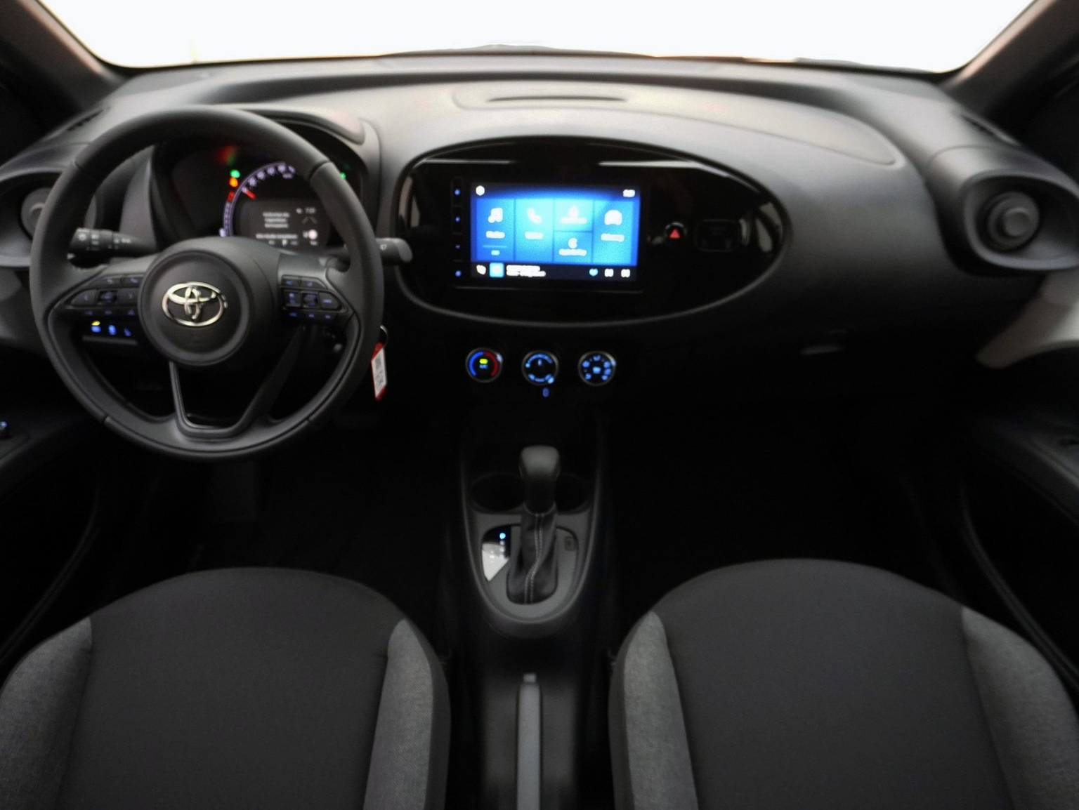 TOYOTA Aygo X 1.0 VVT-i Comfort ** 8-Fach Bereift **