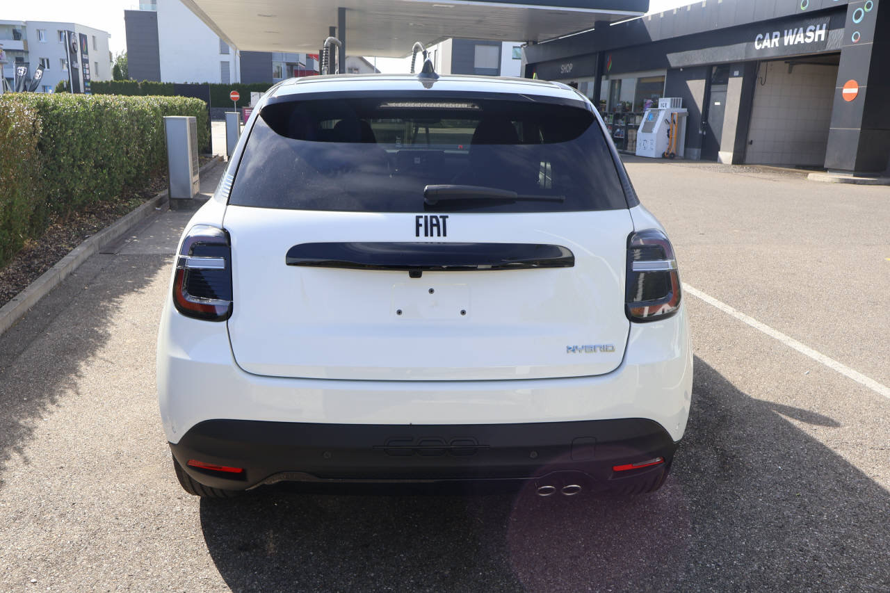 FIAT 600 1.2 Hybrid 145 Sport