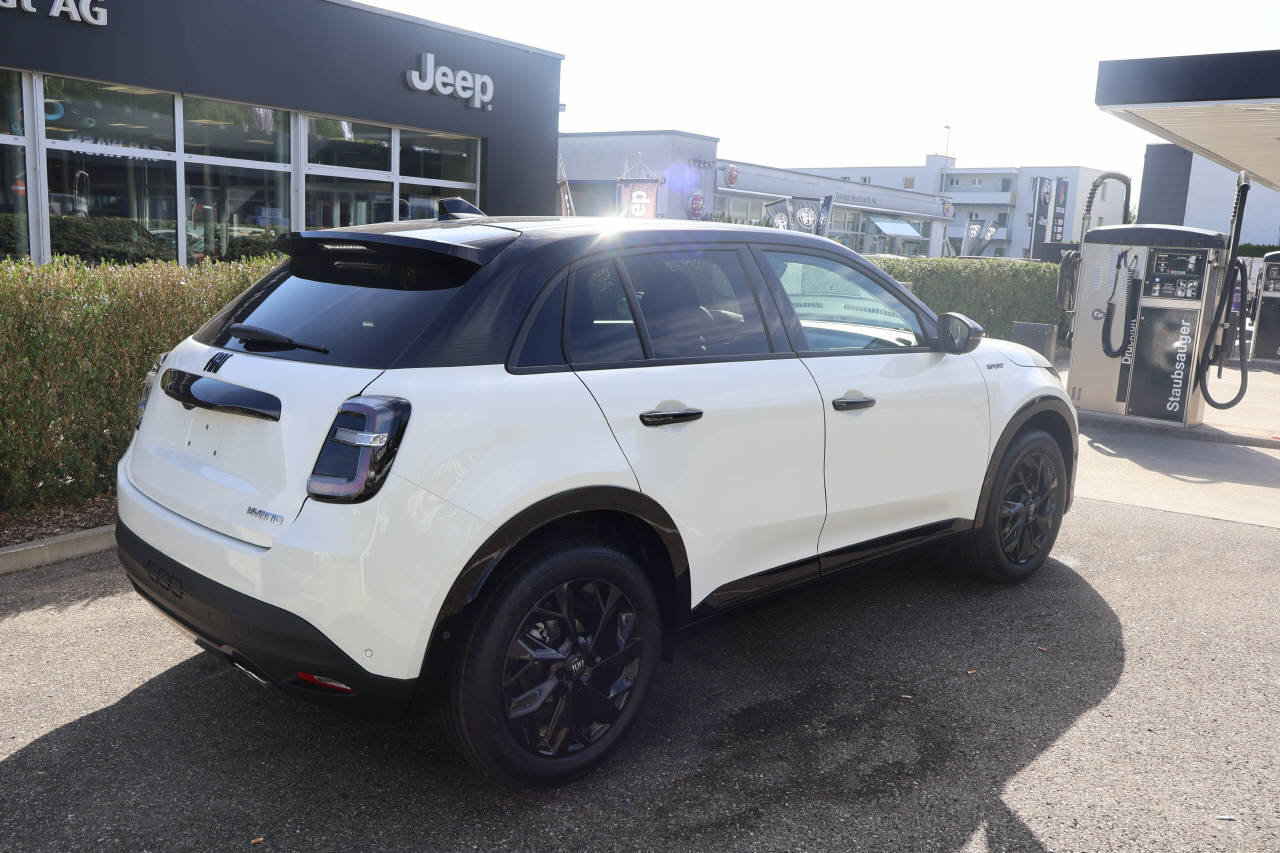 FIAT 600 1.2 Hybrid 145 Sport