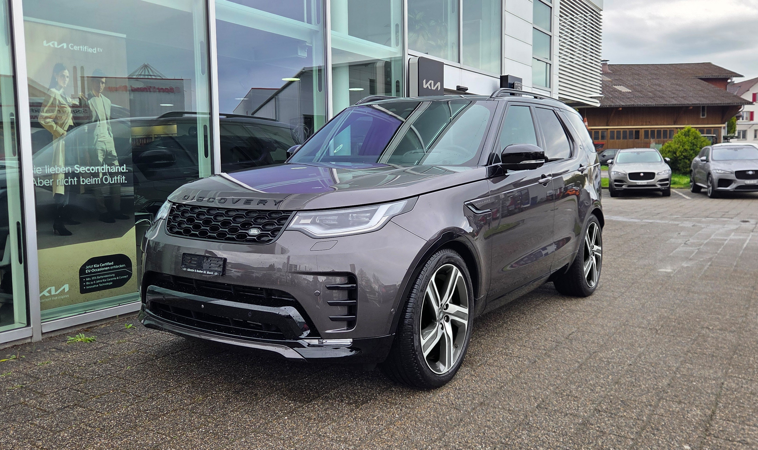 LAND ROVER Discovery 3.0D I6 300 R-Dynamic SE AWD Automatic