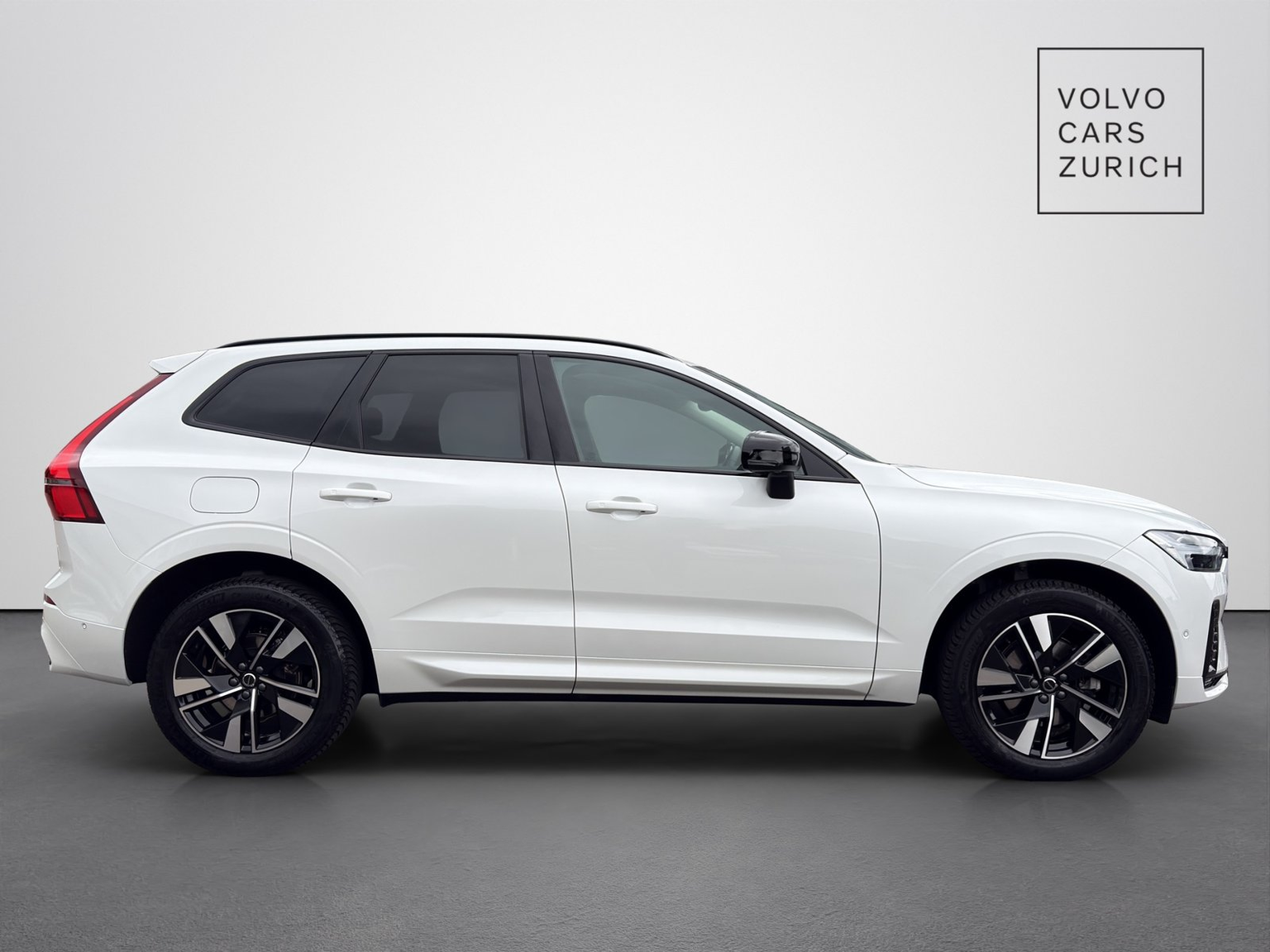 VOLVO XC60 2.0 B5 MH Plus Dark AWD