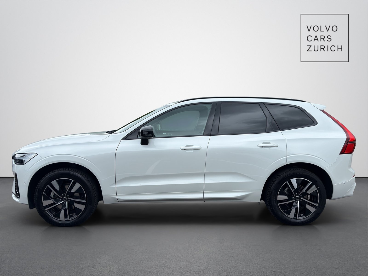 VOLVO XC60 2.0 B5 MH Plus Dark AWD