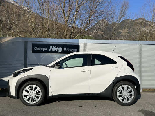 TOYOTA Aygo X 1.5 com. com.