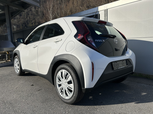 TOYOTA Aygo X 1.5 com. com.