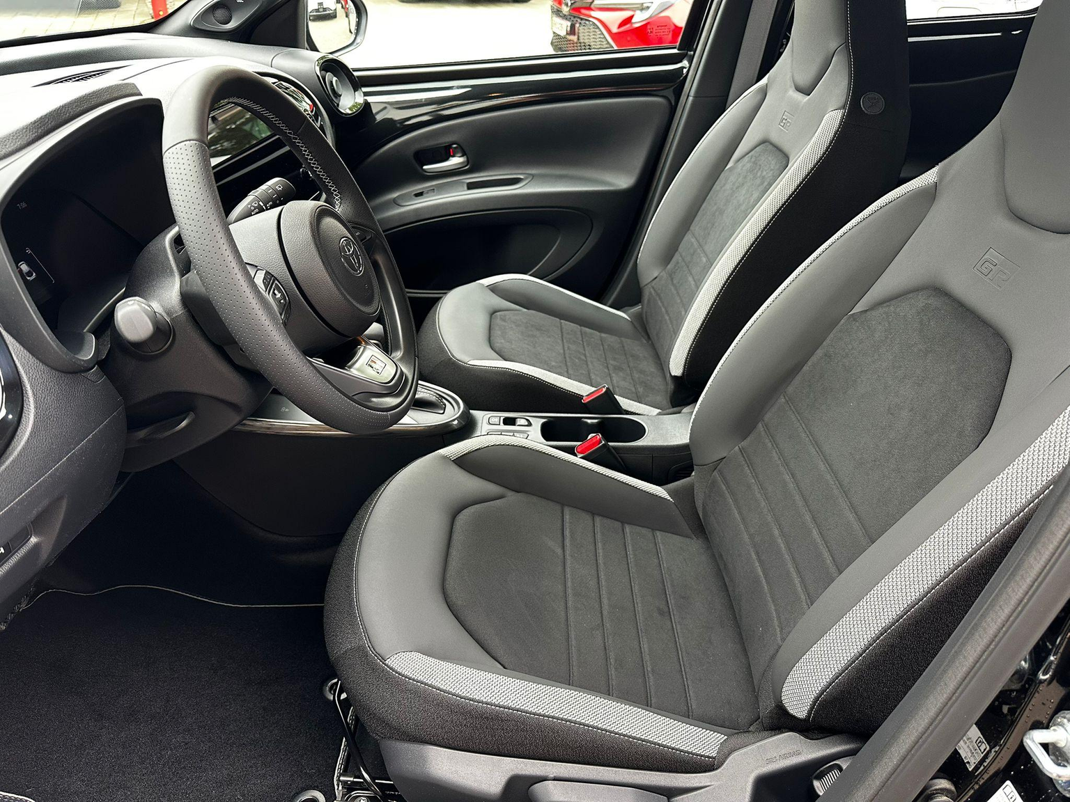 TOYOTA Aygo X 1.5 VVT-i HSD GR Sport