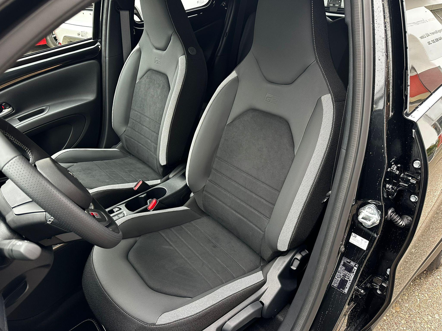 TOYOTA Aygo X 1.5 VVT-i HSD GR Sport