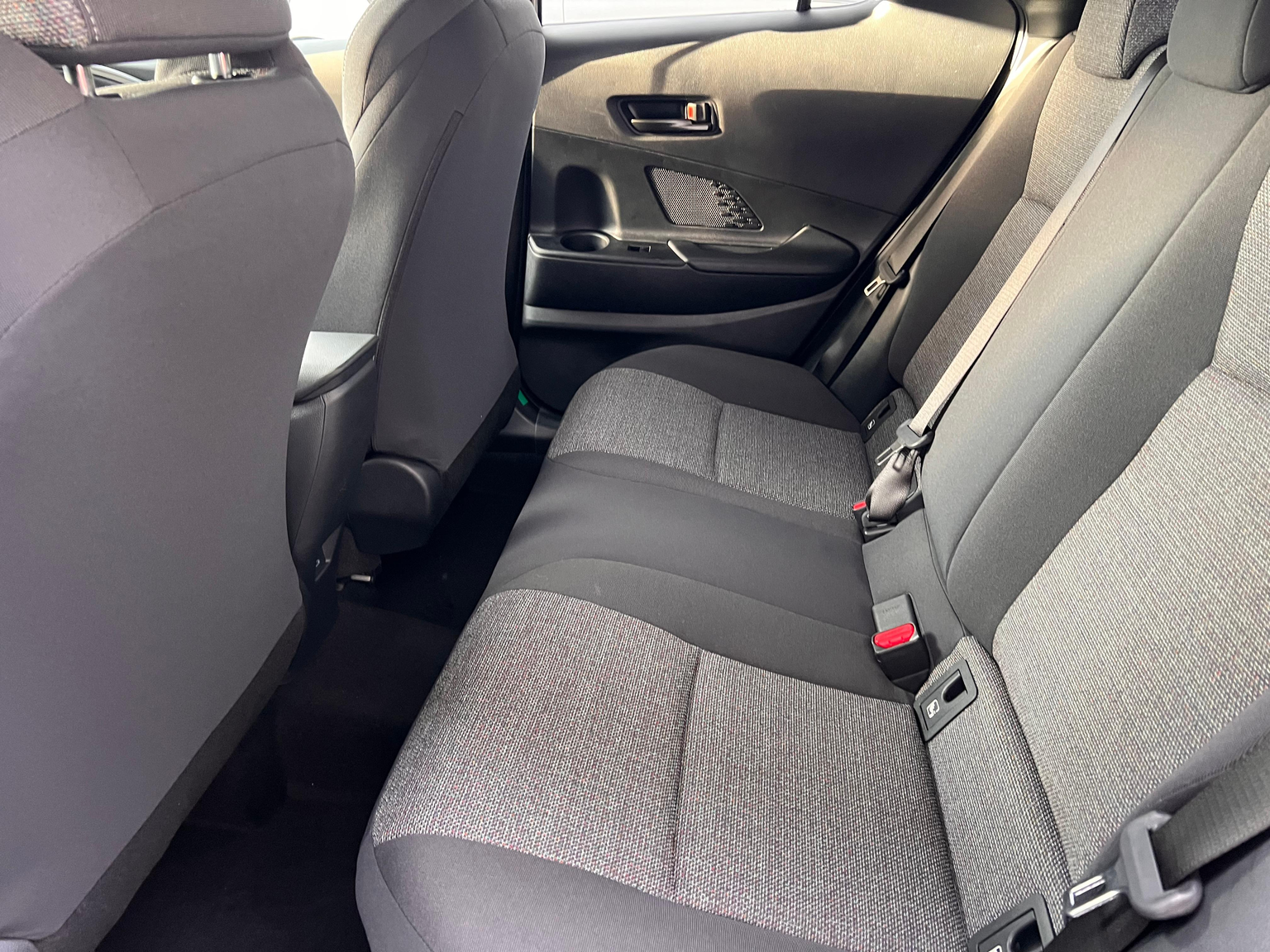 TOYOTA C-HR 2.0 HEV Swiss Edition 4x4