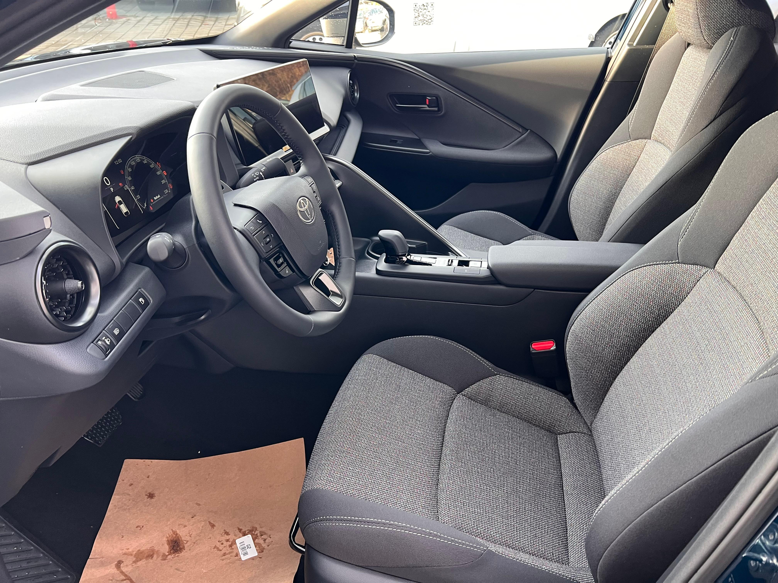 TOYOTA C-HR 2.0 HEV Swiss Edition 4x4