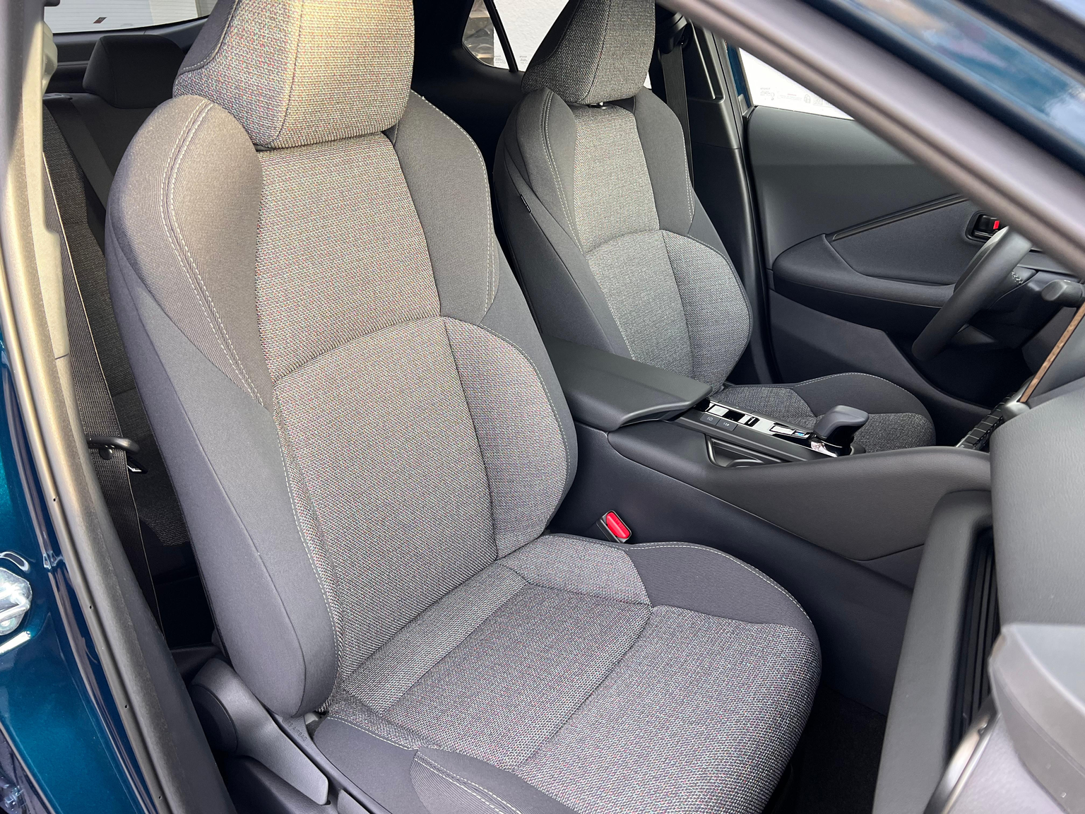 TOYOTA C-HR 2.0 HEV Swiss Edition 4x4