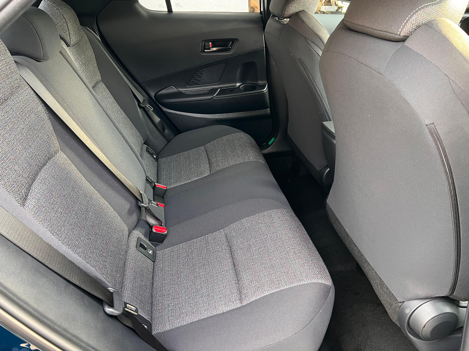 TOYOTA C-HR 2.0 HEV Swiss Edition 4x4