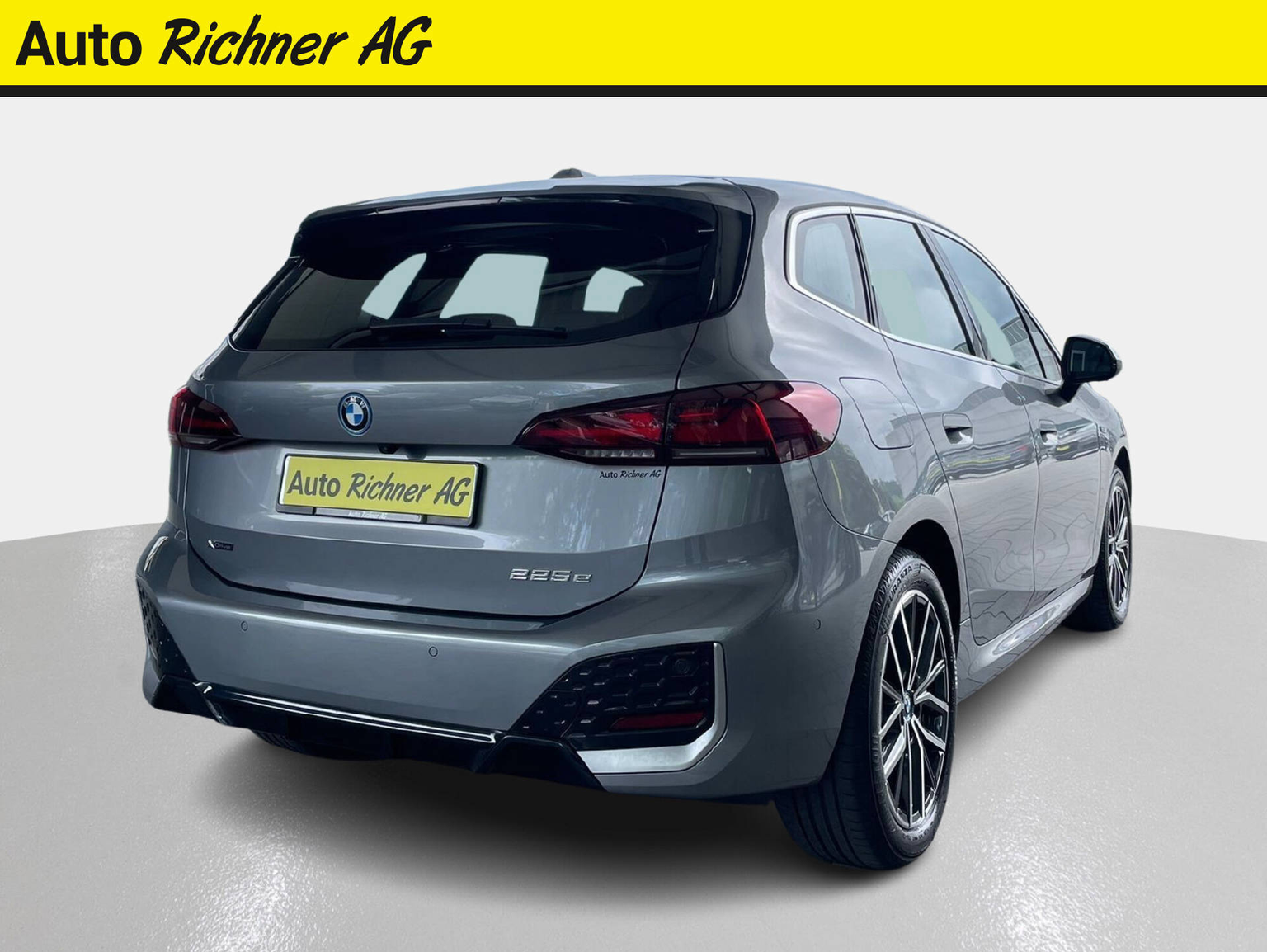 BMW 225e xDrive paddles Active Tourer
