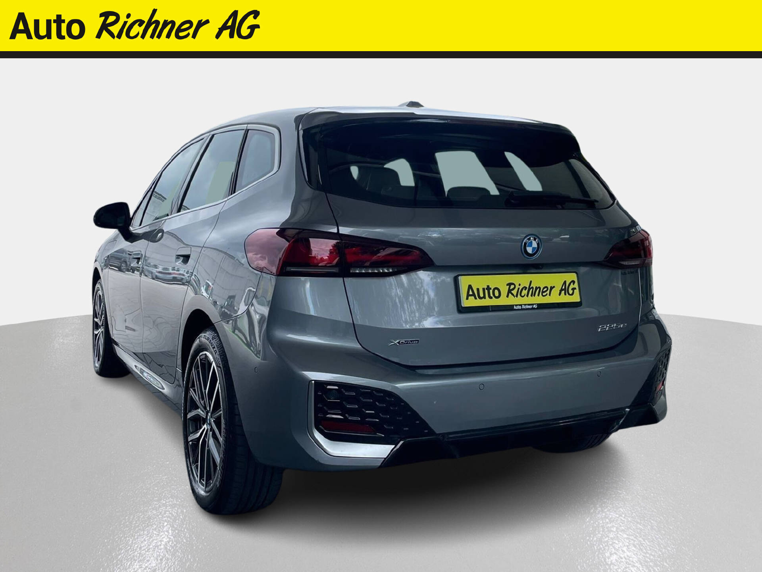 BMW 225e xDrive paddles Active Tourer