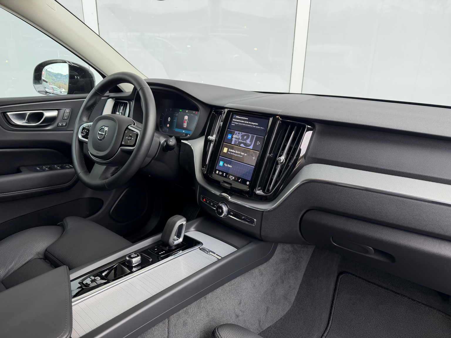 VOLVO XC60 B5 Benzin Mild Hybrid AWD Plus Dark Geartronic