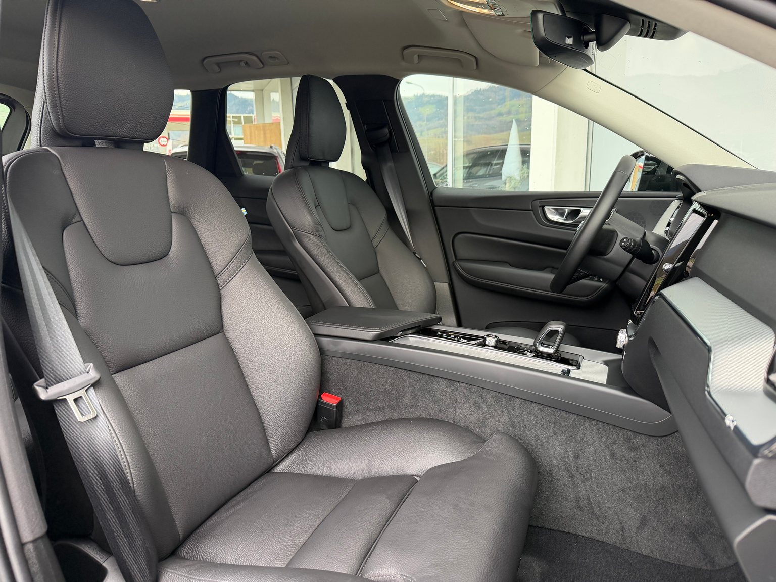 VOLVO XC60 B5 Benzin Mild Hybrid AWD Plus Dark Geartronic