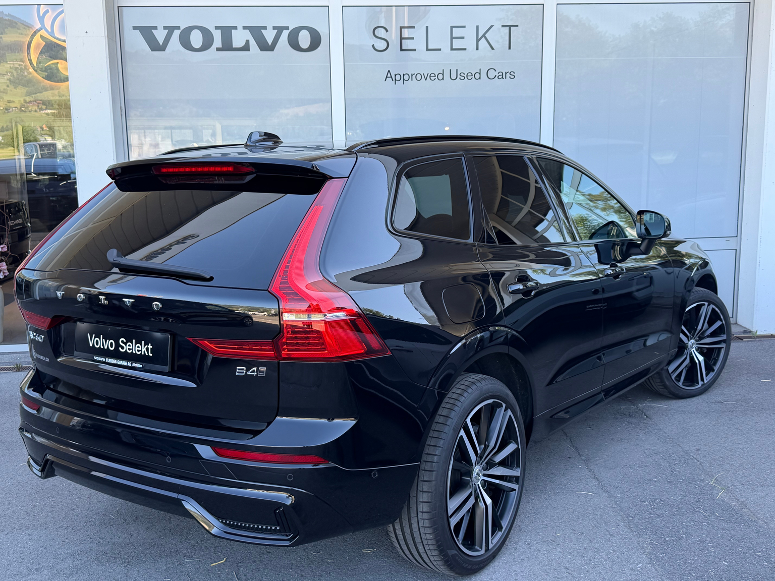 VOLVO XC60 B4 Diesel Mild Hybrid AWD Plus Dark Geartronic