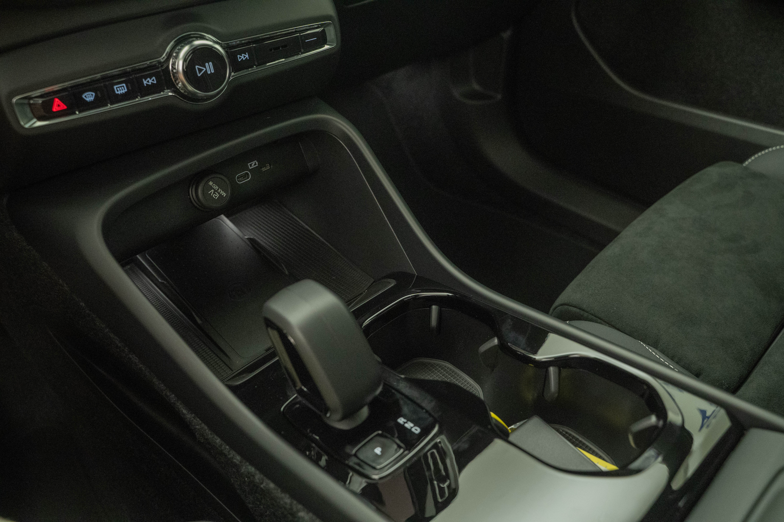 VOLVO EX40 Twin Black Edition AWD