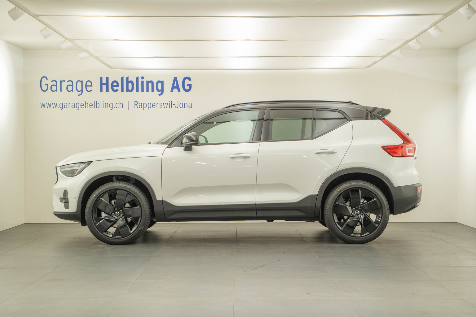 VOLVO XC40 2.0 B4 MH Black Edition