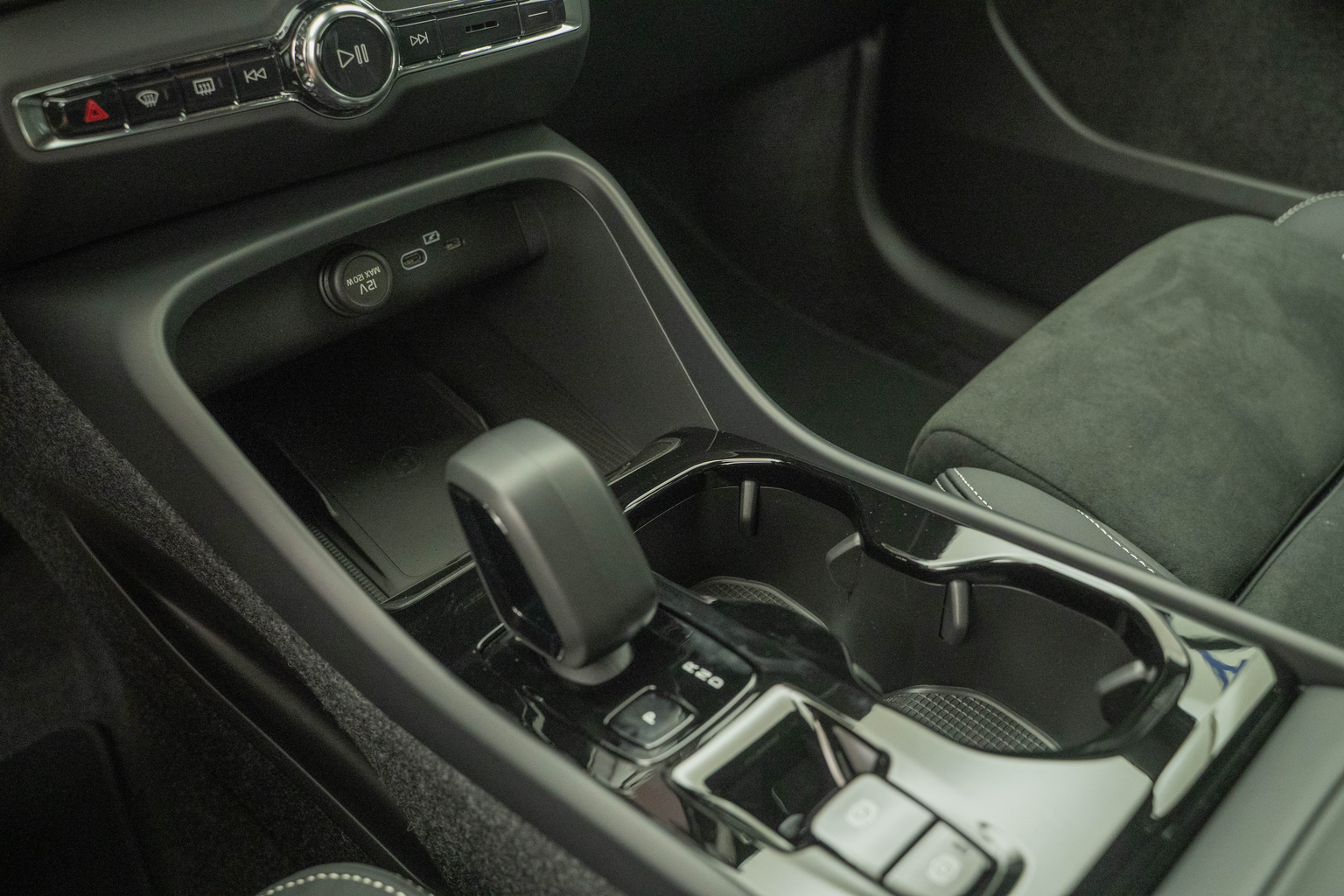 VOLVO XC40 2.0 B4 MH Black Edition