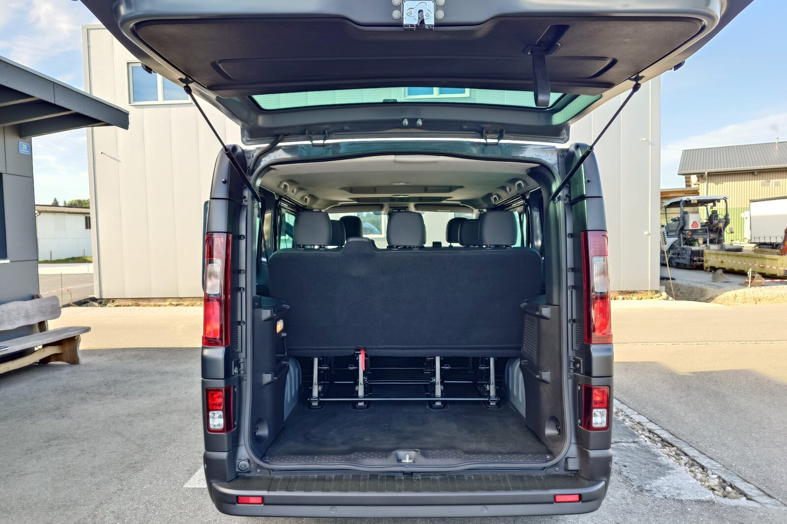 NISSAN Primastar Kombi 2.8 t L1 H1 2. Tekna