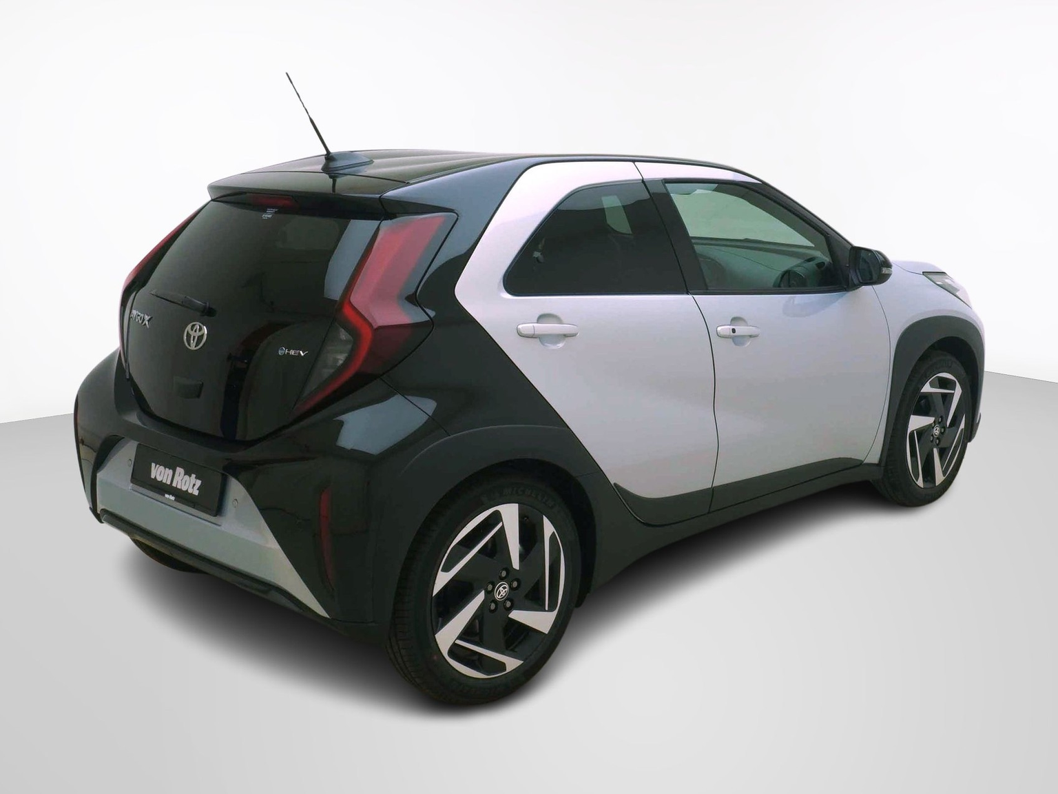 TOYOTA Aygo X 1.5 VVT-i HSD Style