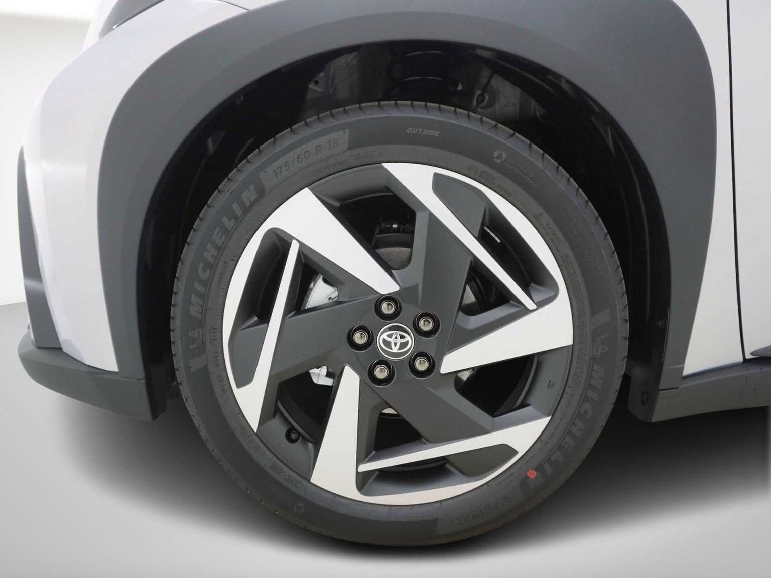 TOYOTA Aygo X 1.5 VVT-i HSD Style