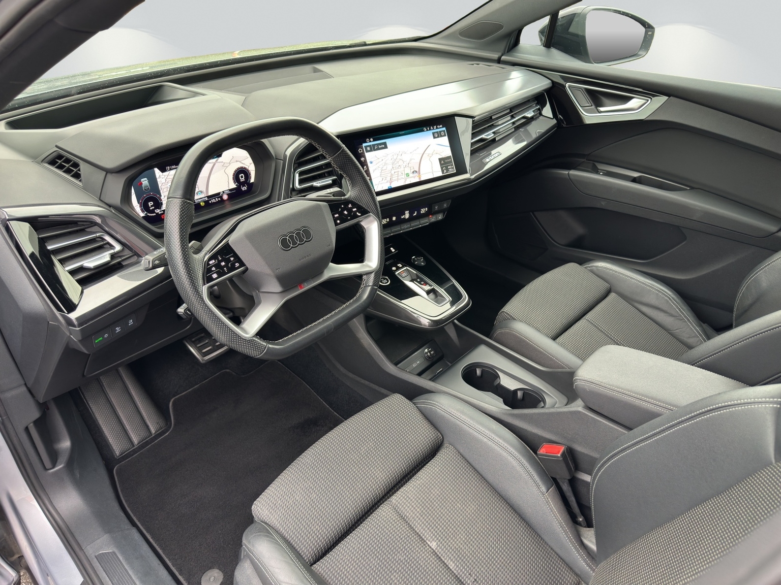 AUDI Q4 e-tron 50 quattro