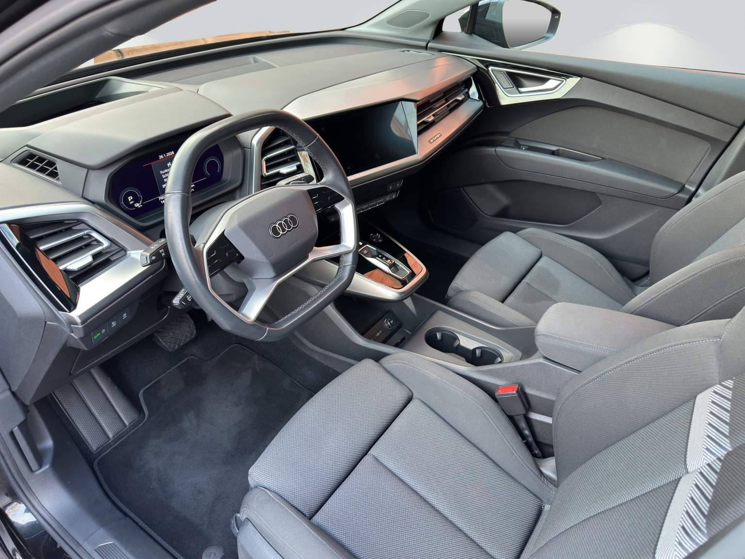 AUDI Q4 e-tron 50 quattro