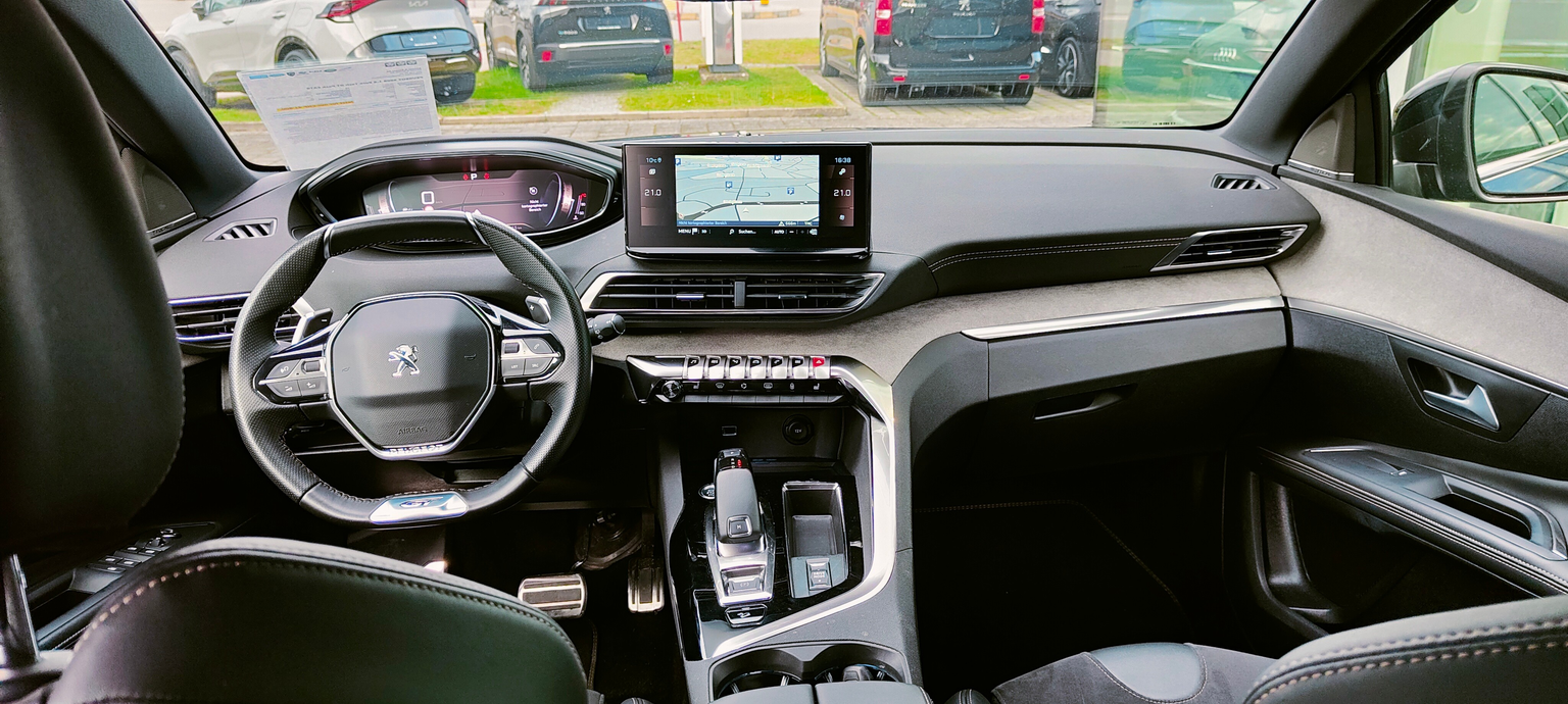 PEUGEOT 5008 1.6 Pure Tech GT Pack EAT8