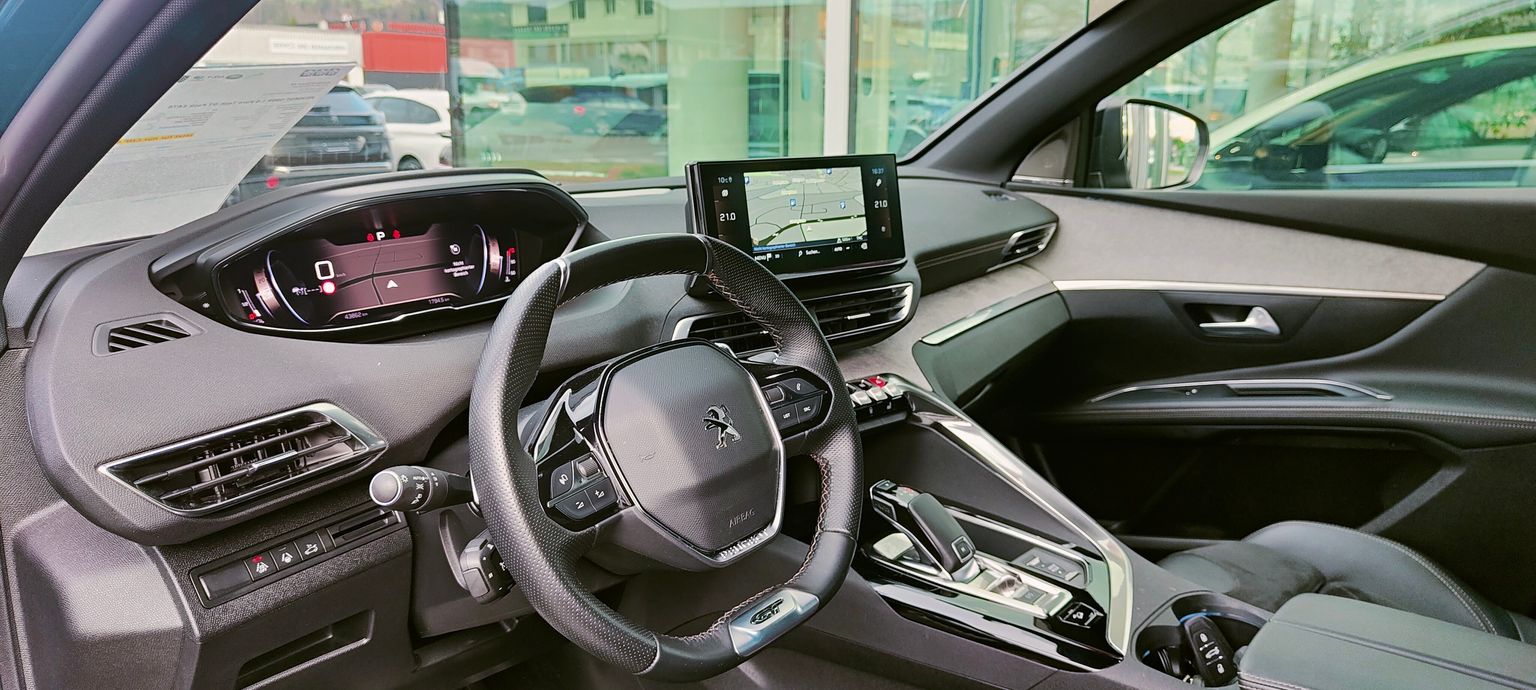 PEUGEOT 5008 1.6 Pure Tech GT Pack EAT8