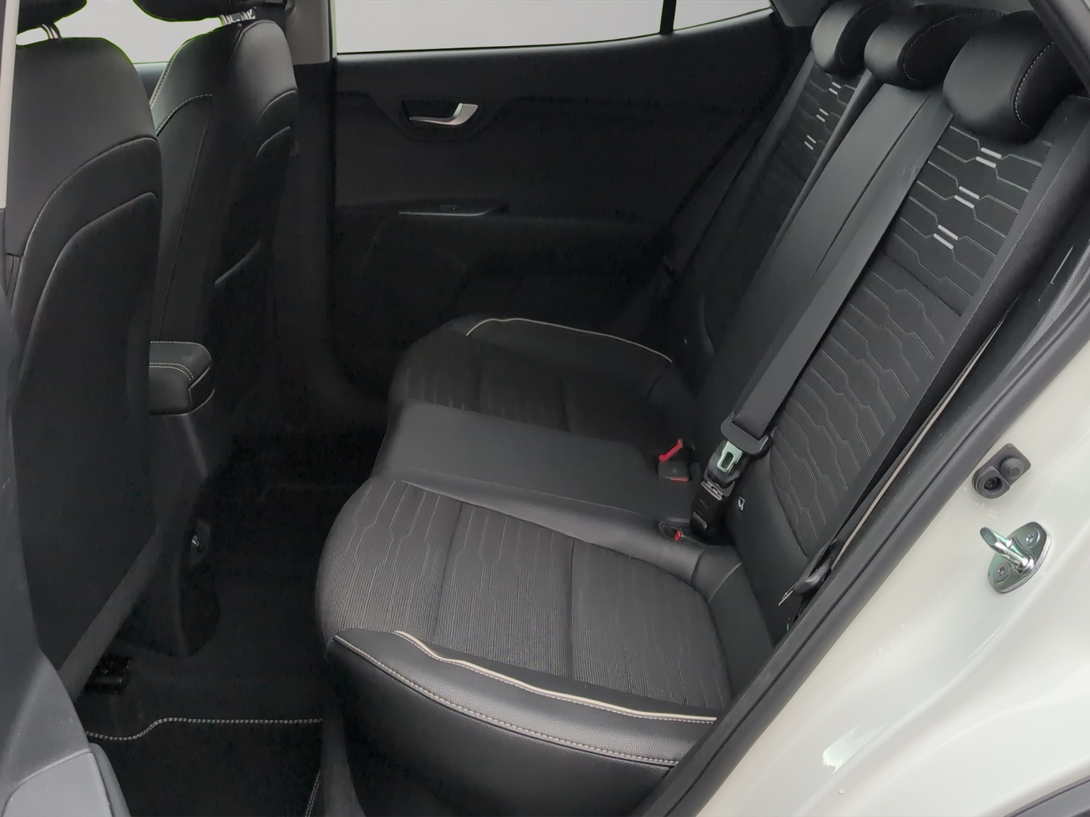 KIA Stonic 1.0 T-GDi DCT GT-Line Automat / Rückfahrkamera / Navigation / Herstellergarantie bis 2032 / Leasing-Aktion 3.99%