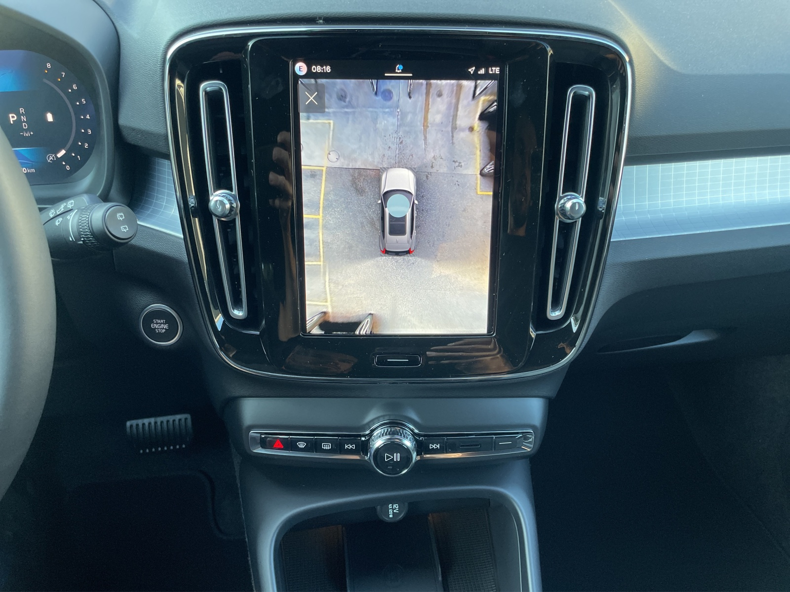 VOLVO XC40 2.0 B4 MH Plus Dark