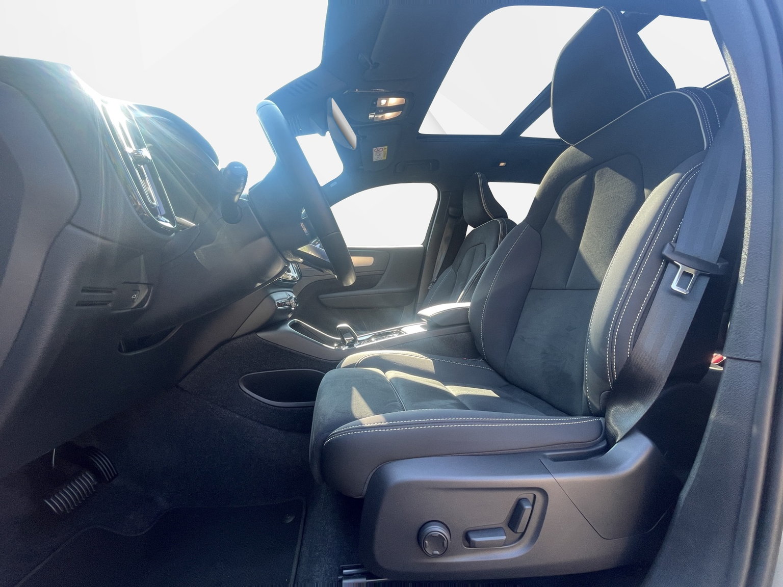 VOLVO XC40 2.0 B4 MH Ultra Dark