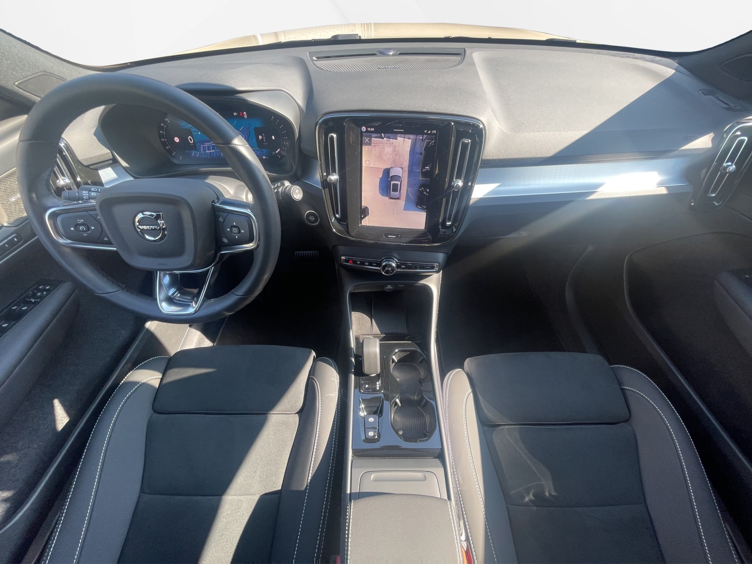 VOLVO XC40 2.0 B4 MH Ultra Dark