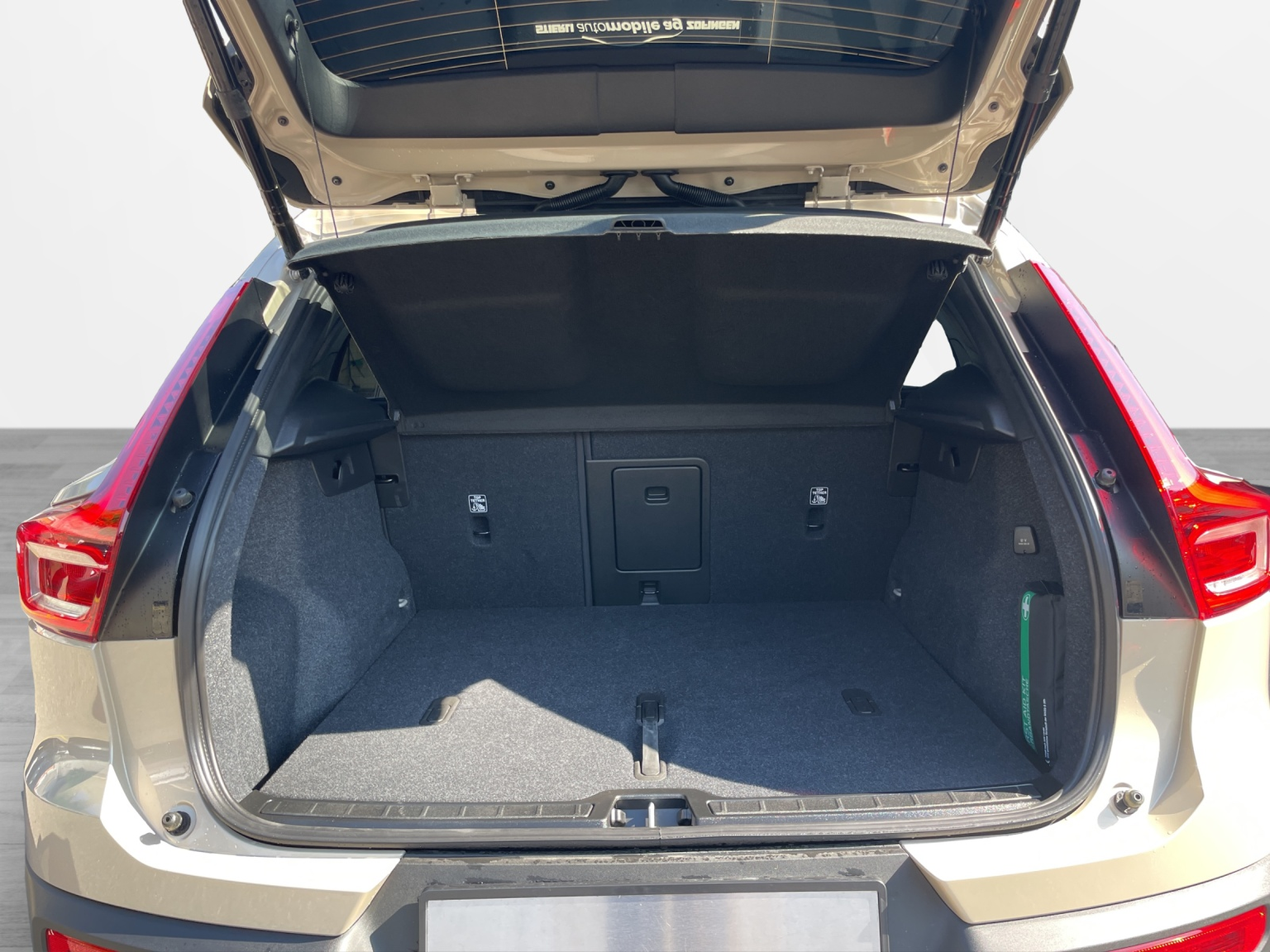 VOLVO XC40 2.0 B4 MH Ultra Dark