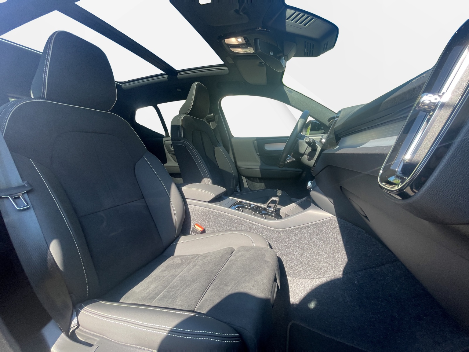 VOLVO XC40 2.0 B4 MH Ultra Dark