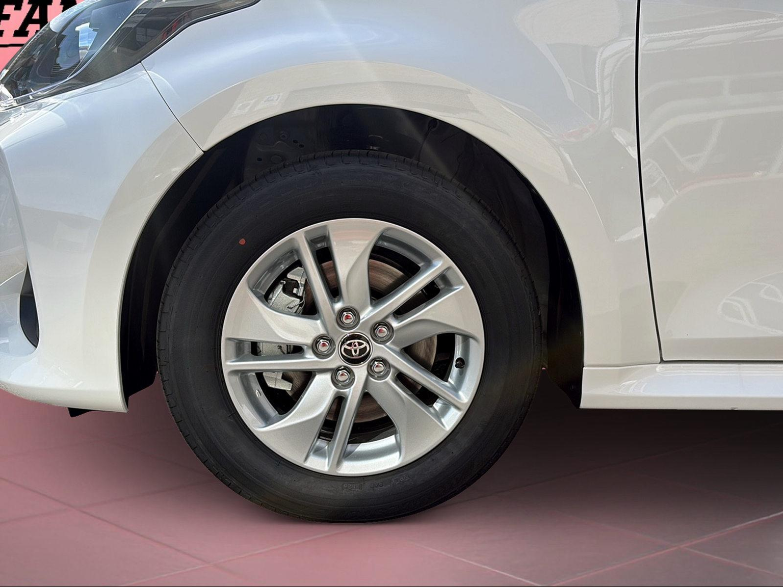 TOYOTA Yaris 1.5 VVT-i HSD Comfort