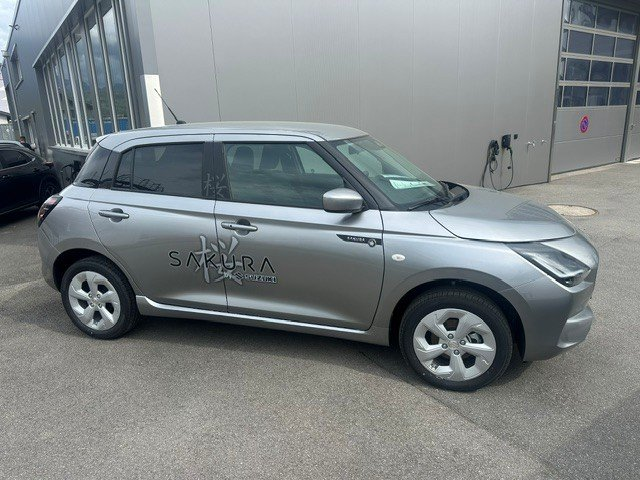 SUZUKI Swift 1.2 Sakura Hybrid 4x4