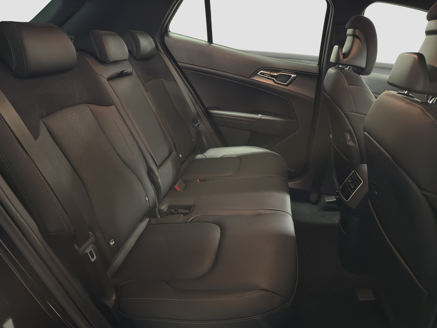 KIA Sportage 1.6 T-GDi Hybrid Black Edition