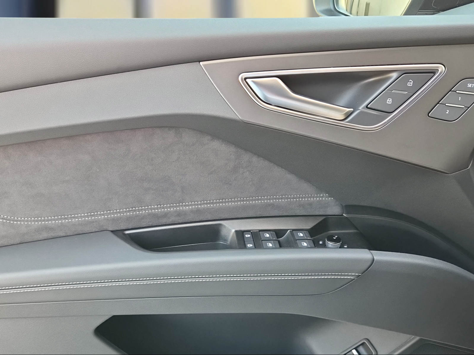 AUDI Q4 Sportback e-tron quattro performance Edition Swiss Ski Gletscherweiss Metallic