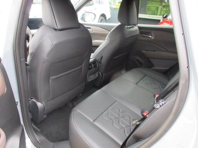 NISSAN Qashqai 1.5 VC-T Tekna