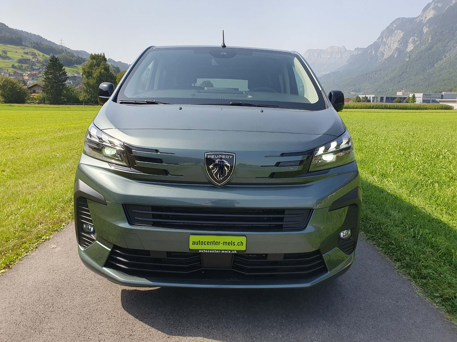 PEUGEOT e-Traveller Standard 75 kWh Business