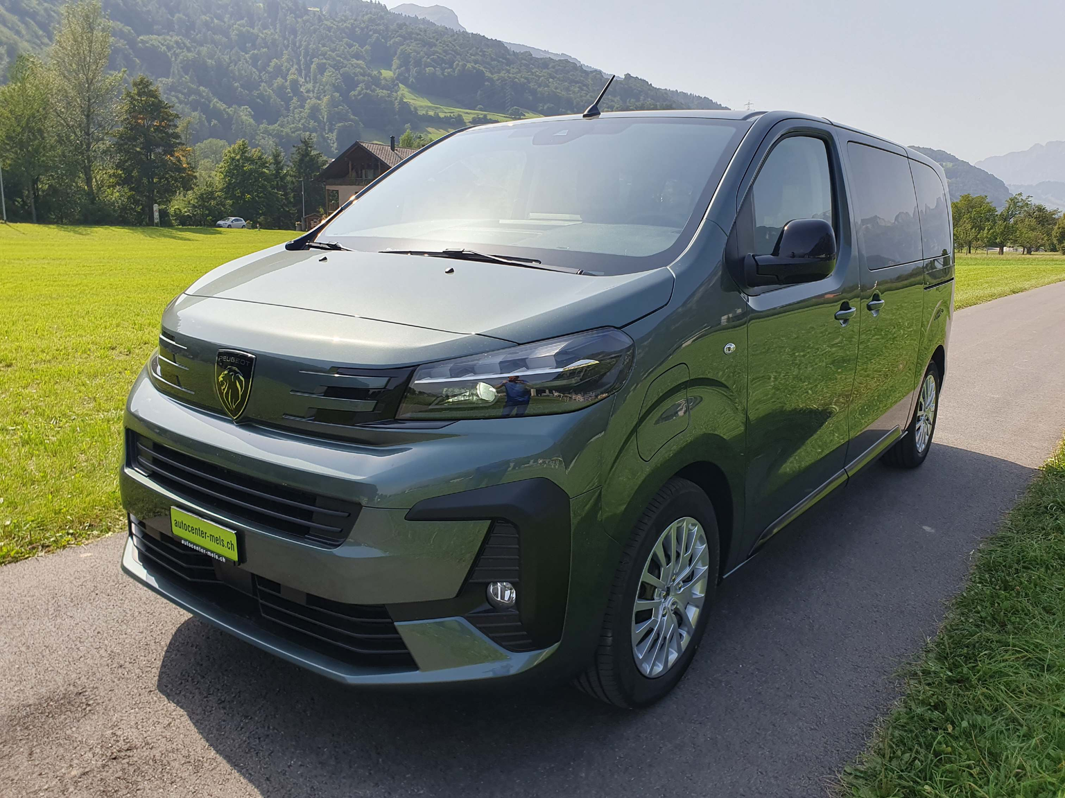 PEUGEOT e-Traveller Standard 75 kWh Business