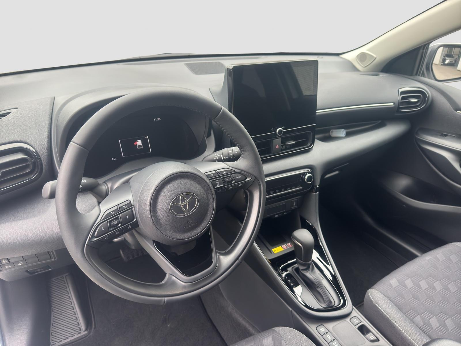 TOYOTA Yaris 1.5 VVT-i HSD Trend