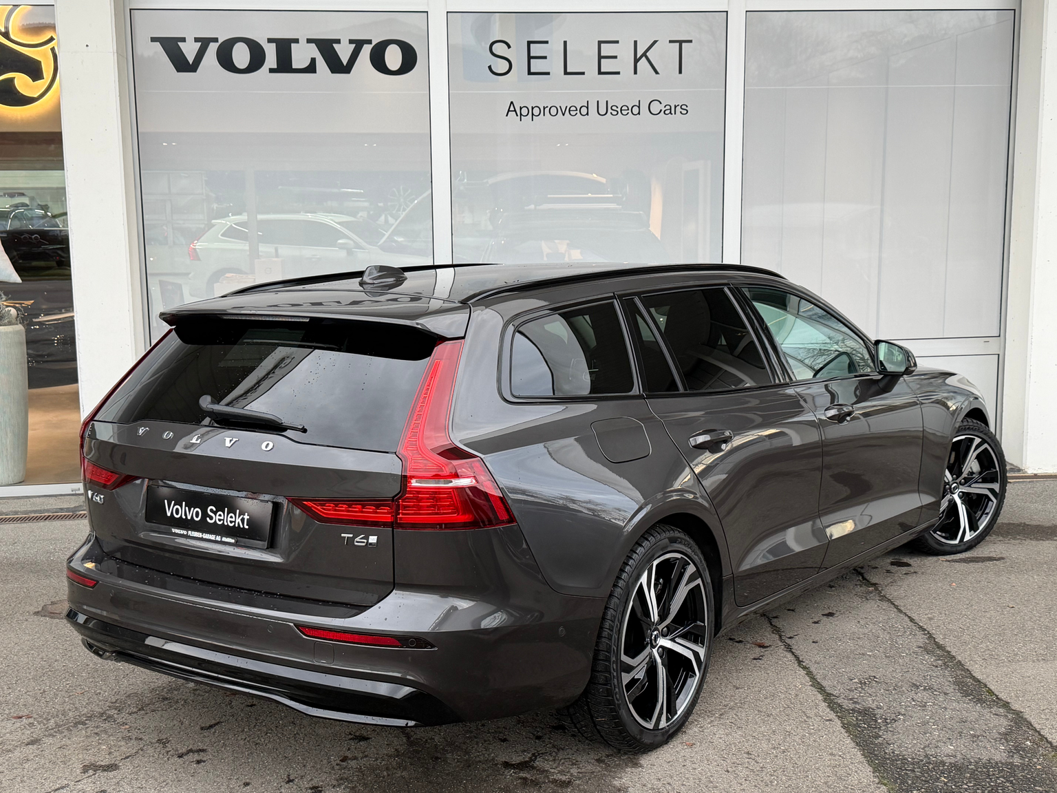VOLVO V60 T6 eAWD Plus Dark Geartronic