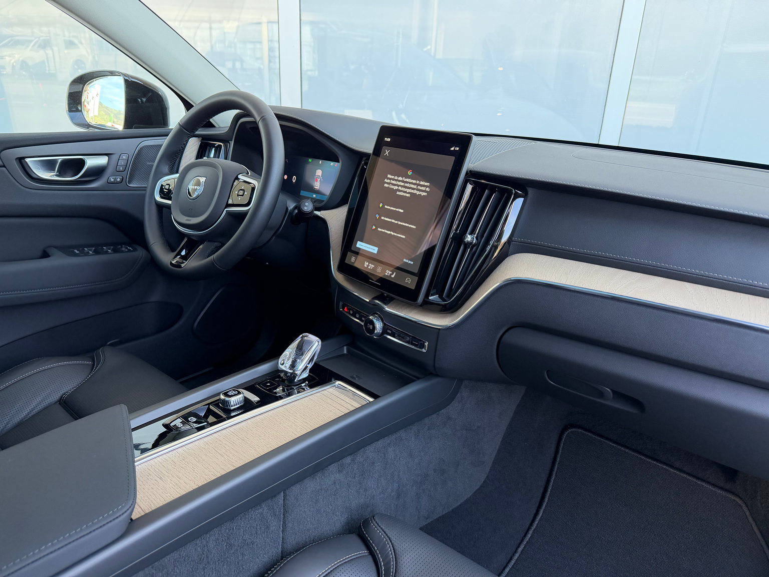 VOLVO XC60 T8 eAWD PluginHybrid Ultra Dark Geartronic