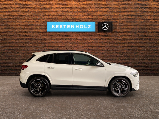 MERCEDES-BENZ GLA 200 7G-DCT